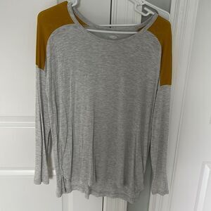 Old navy boyfriend top sz small